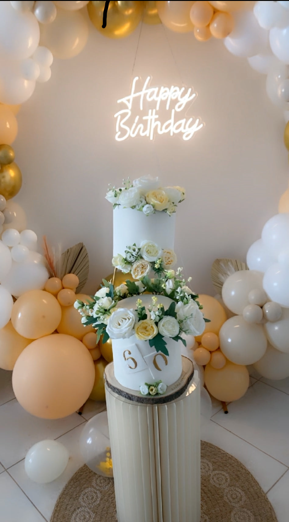 Wedding Cake Personnalisé – L’élégance sur-mesure pour le plus beau jour de votre vie