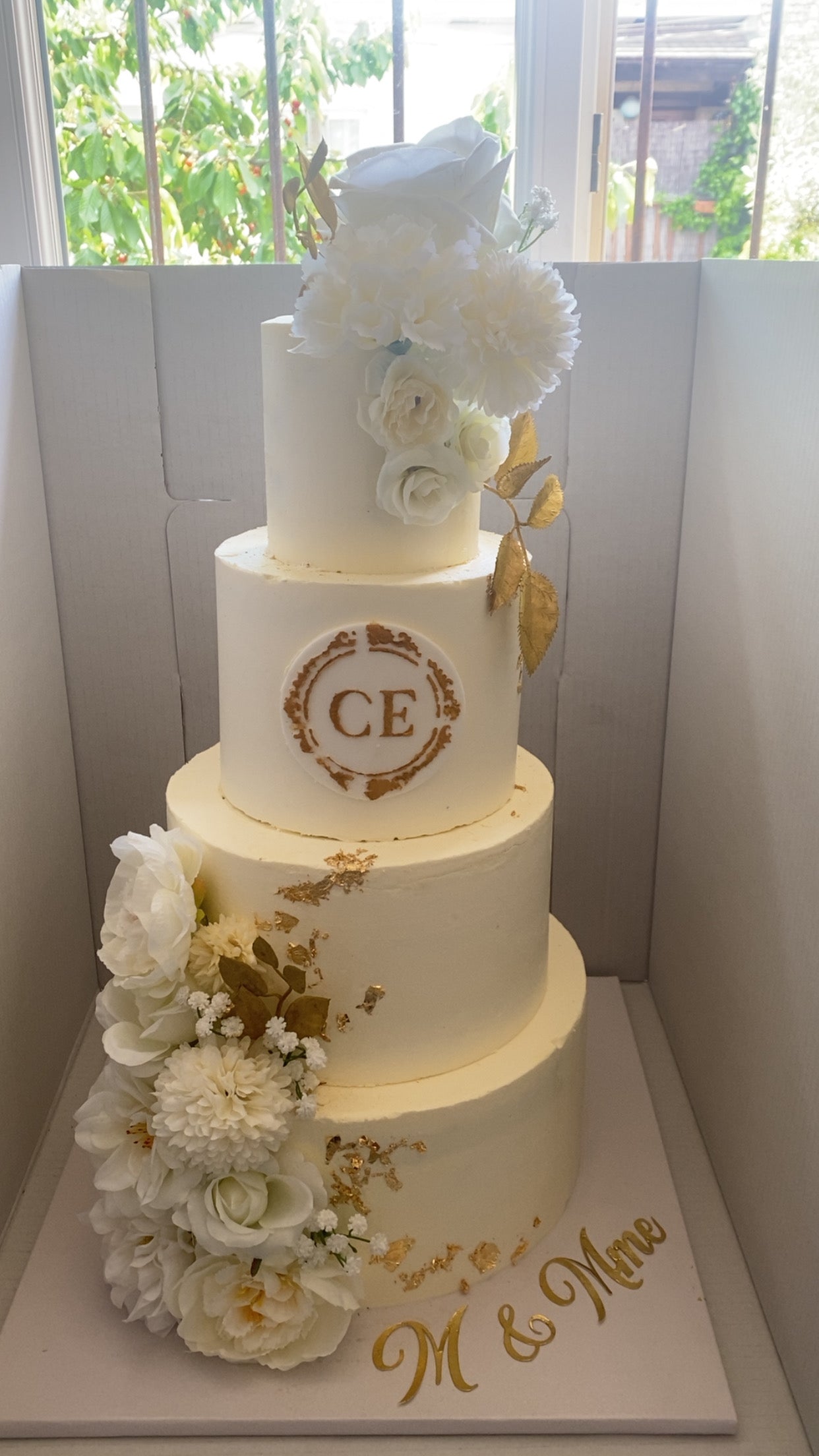 Wedding Cake Personnalisé – L’élégance sur-mesure pour le plus beau jour de votre vie