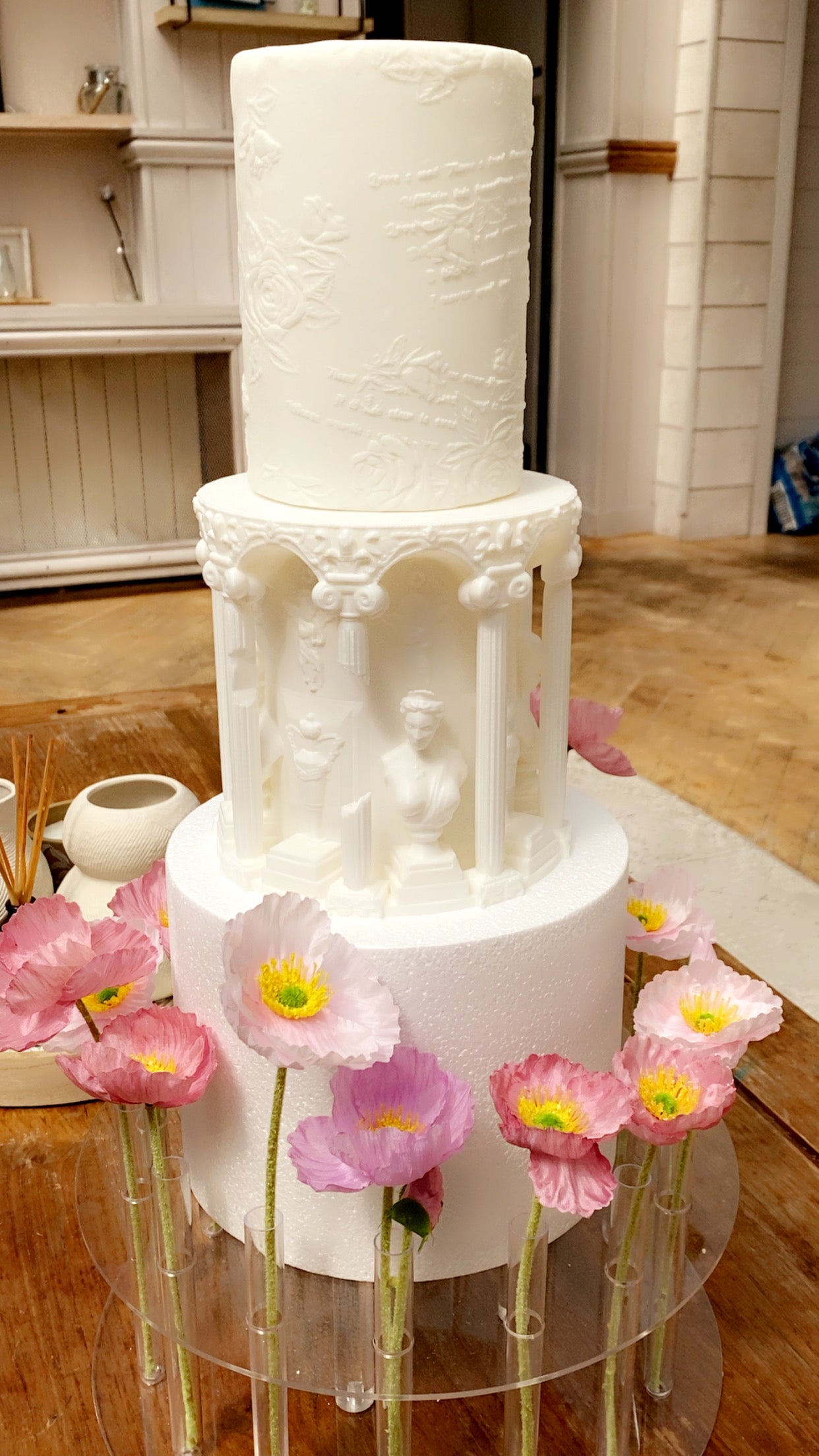 Wedding Cake Personnalisé – L’élégance sur-mesure pour le plus beau jour de votre vie