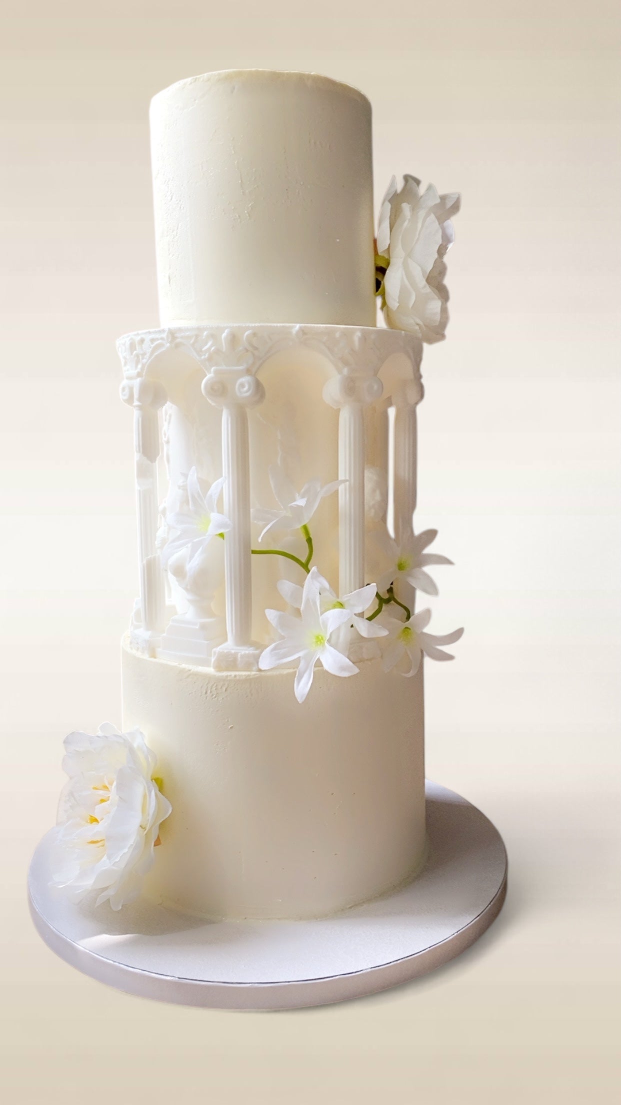 Wedding Cake Personnalisé – L’élégance sur-mesure pour le plus beau jour de votre vie